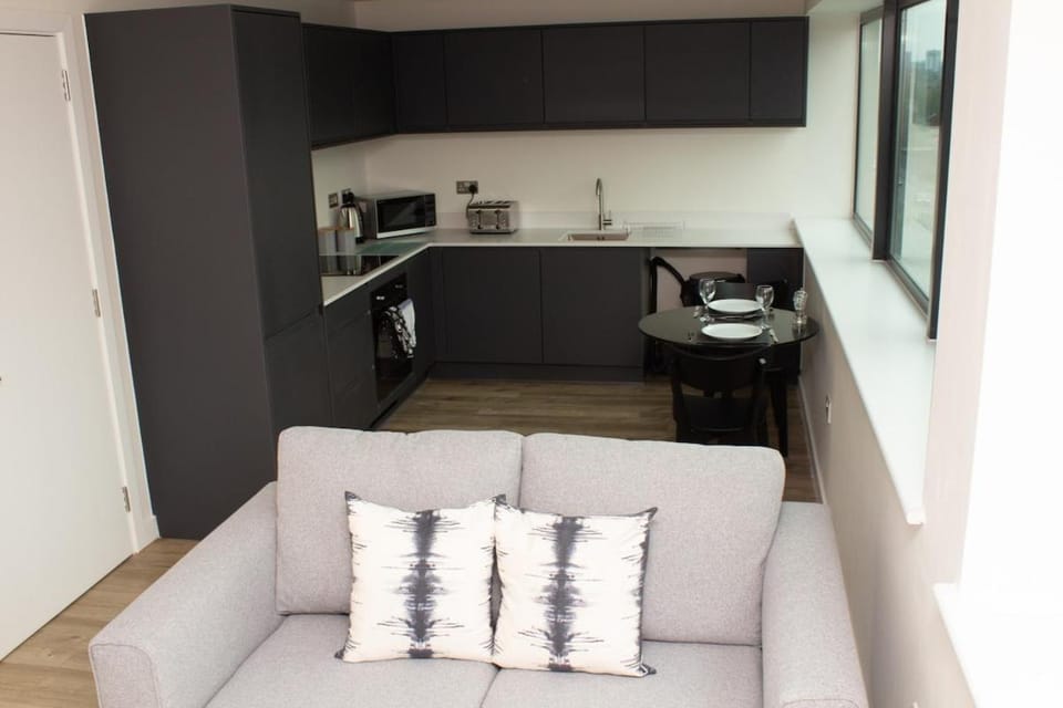 Dashing 1BR Penthouse near MCR Stadiums Apartment in Stretford