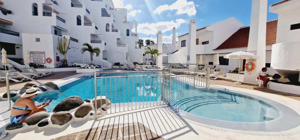 Property building, Day, Pool view, Swimming pool, sunbed