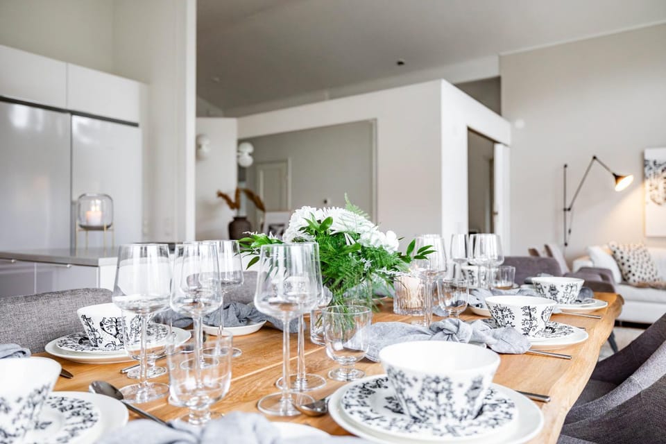 Kitchen or kitchenette, Food and drinks, Seating area, Dining area, Food