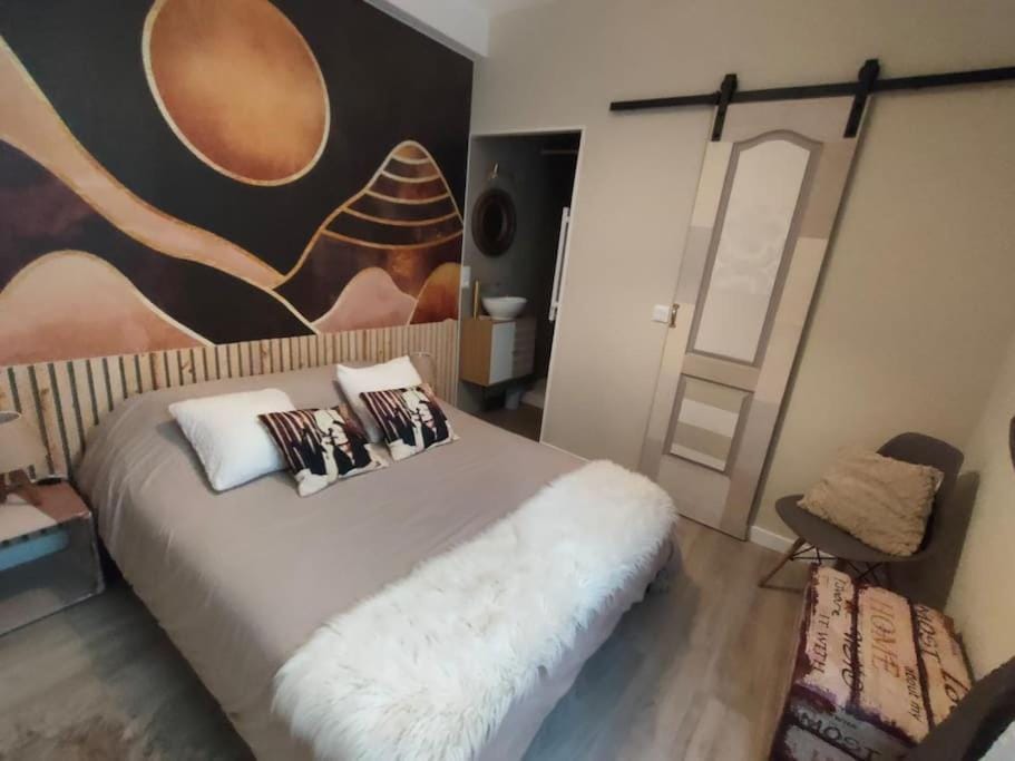 Bed, Photo of the whole room, Bedroom