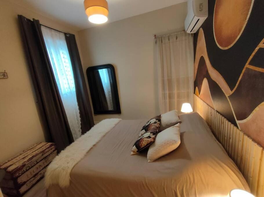 Bed, Photo of the whole room, Bedroom