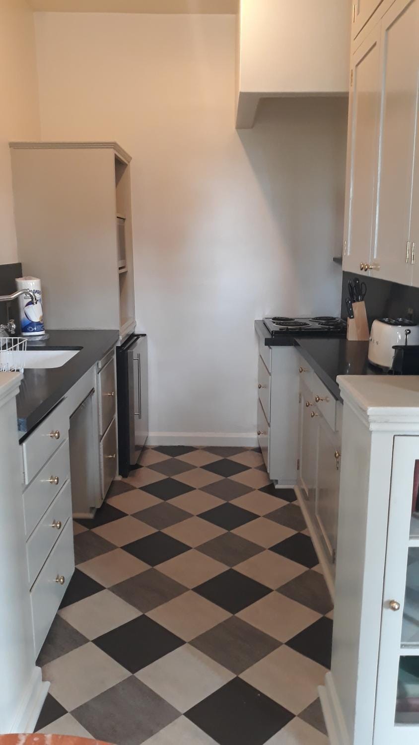 Kitchen or kitchenette