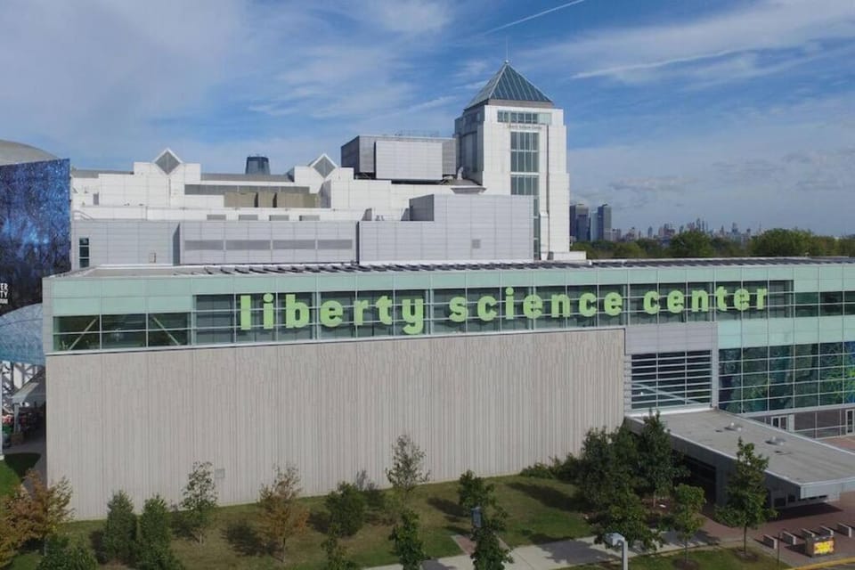 25 Percent OFF Spring Special Book Cozy King Bed Now! Apartment in Hoboken