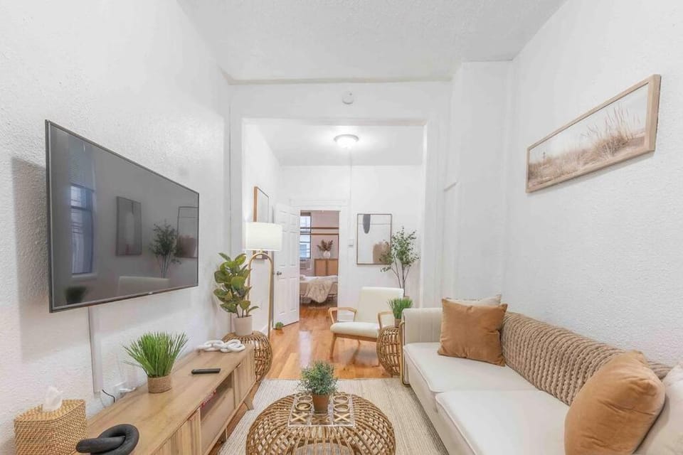 25 Percent OFF Spring Special Book Cozy King Bed Now! Apartment in Hoboken