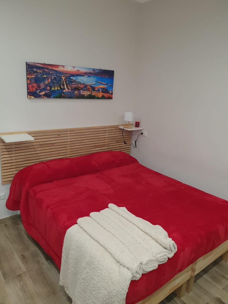 Bed, towels