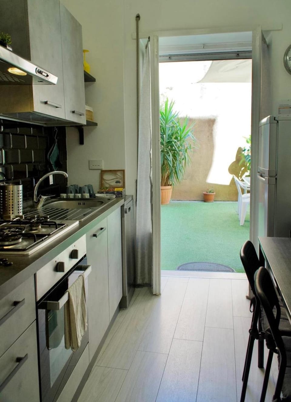 Kitchen or kitchenette, Dining area, dishwasher, oven, stove