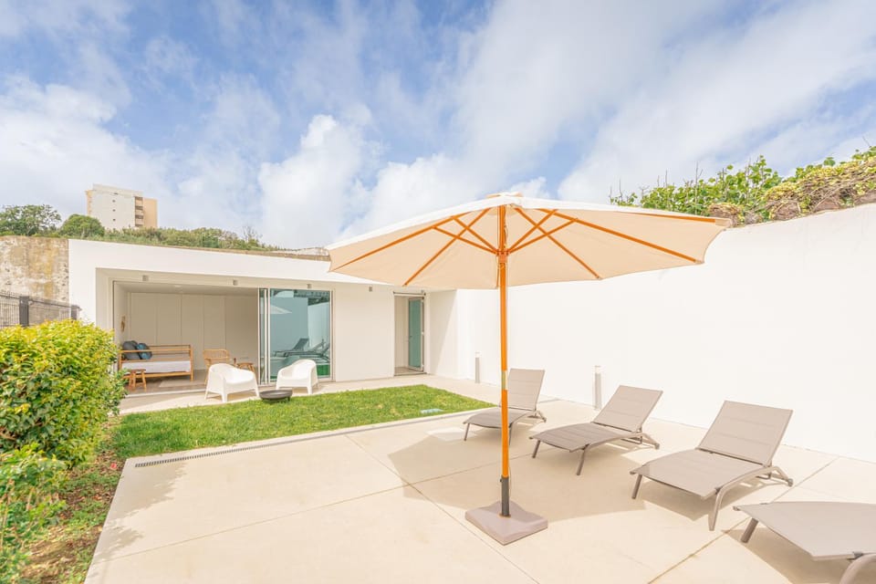 Game Room, Inner courtyard view, sunbed