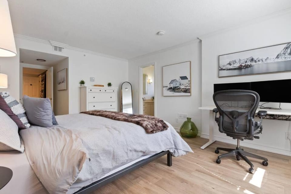 Photo of the whole room, Bedroom