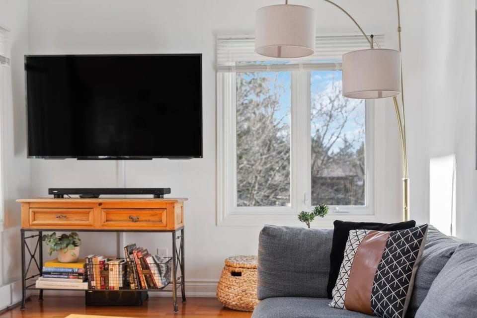 Living room, Seating area, Evening entertainment