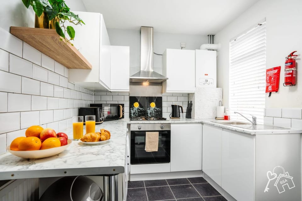 microwave, oven, stove, toaster, kitchen