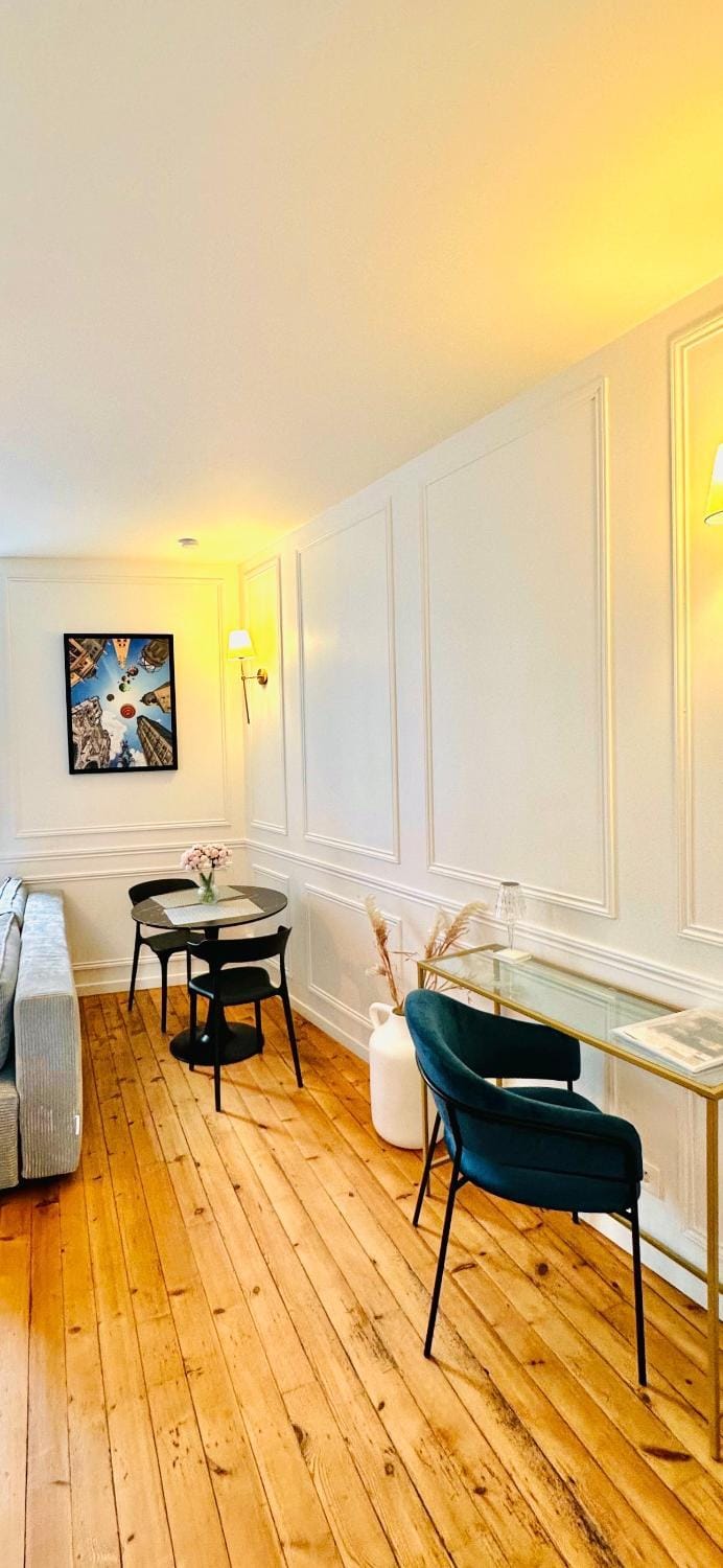 Seating area, Dining area