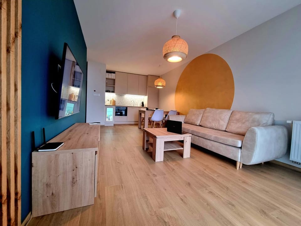 TV and multimedia, Kitchen or kitchenette, Living room, Seating area, Dining area