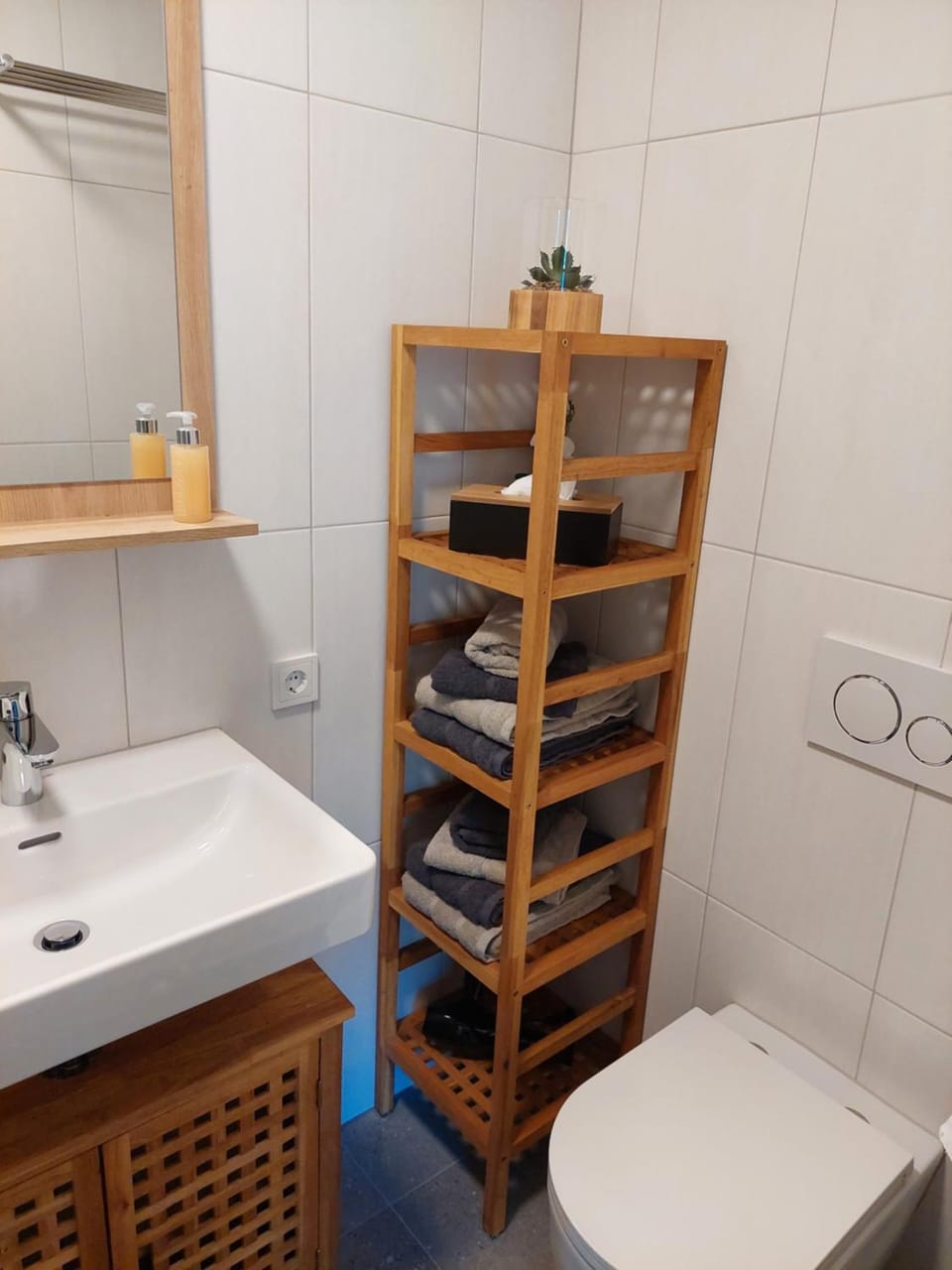 Toilet, Bathroom, towels