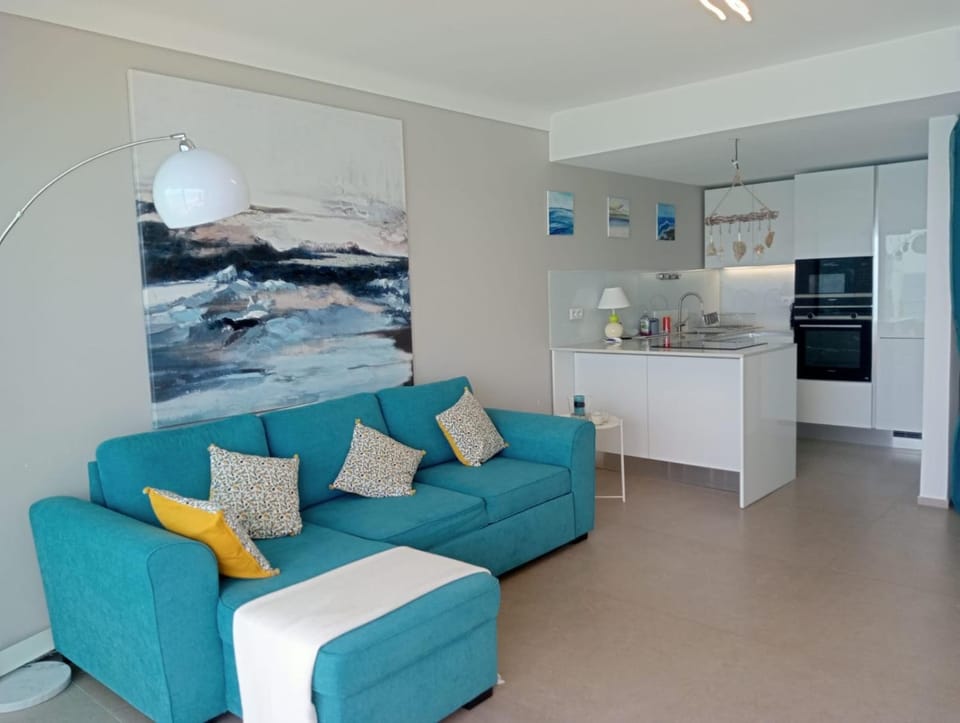 Kitchen or kitchenette, Living room, Seating area, Dining area, minibar, pet friendly, stove