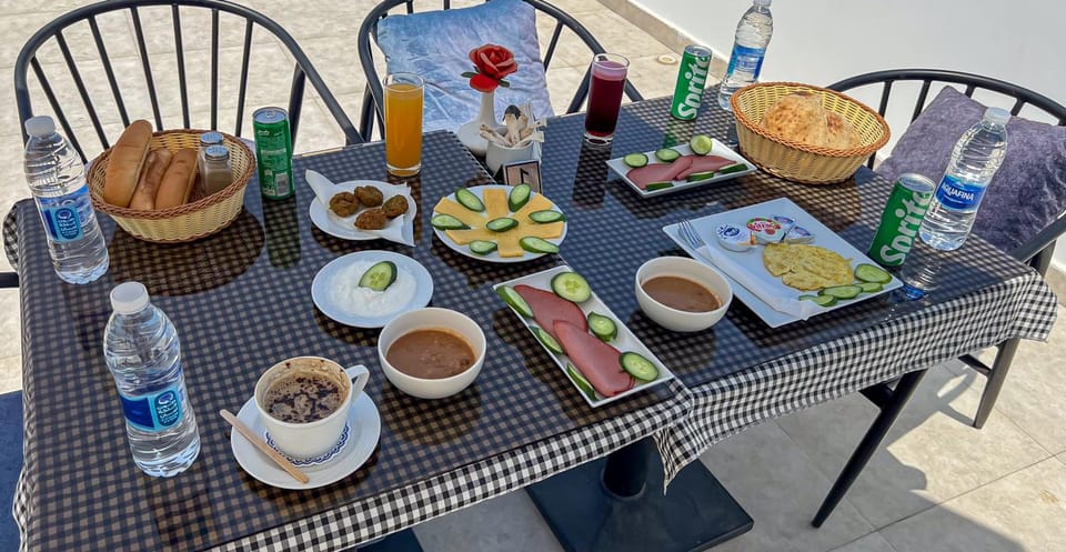 Dining area, Breakfast