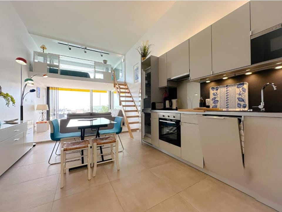 Coffee/tea facilities, Sea view, dishwasher, minibar, pet friendly, stove, toaster, kitchen