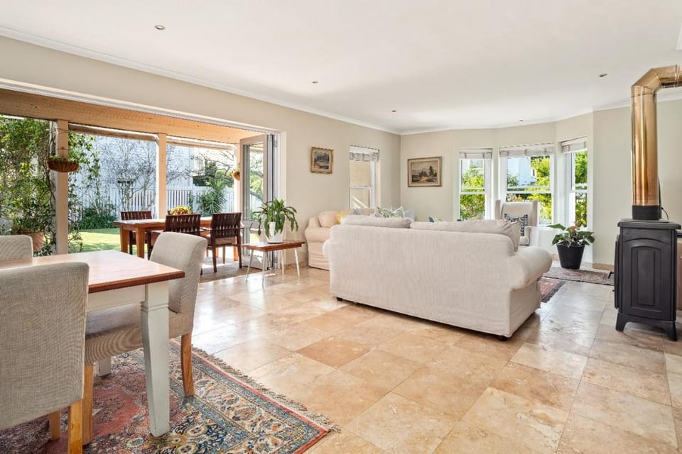 Sunny Thesen Islands Cottage Apartment in Knysna