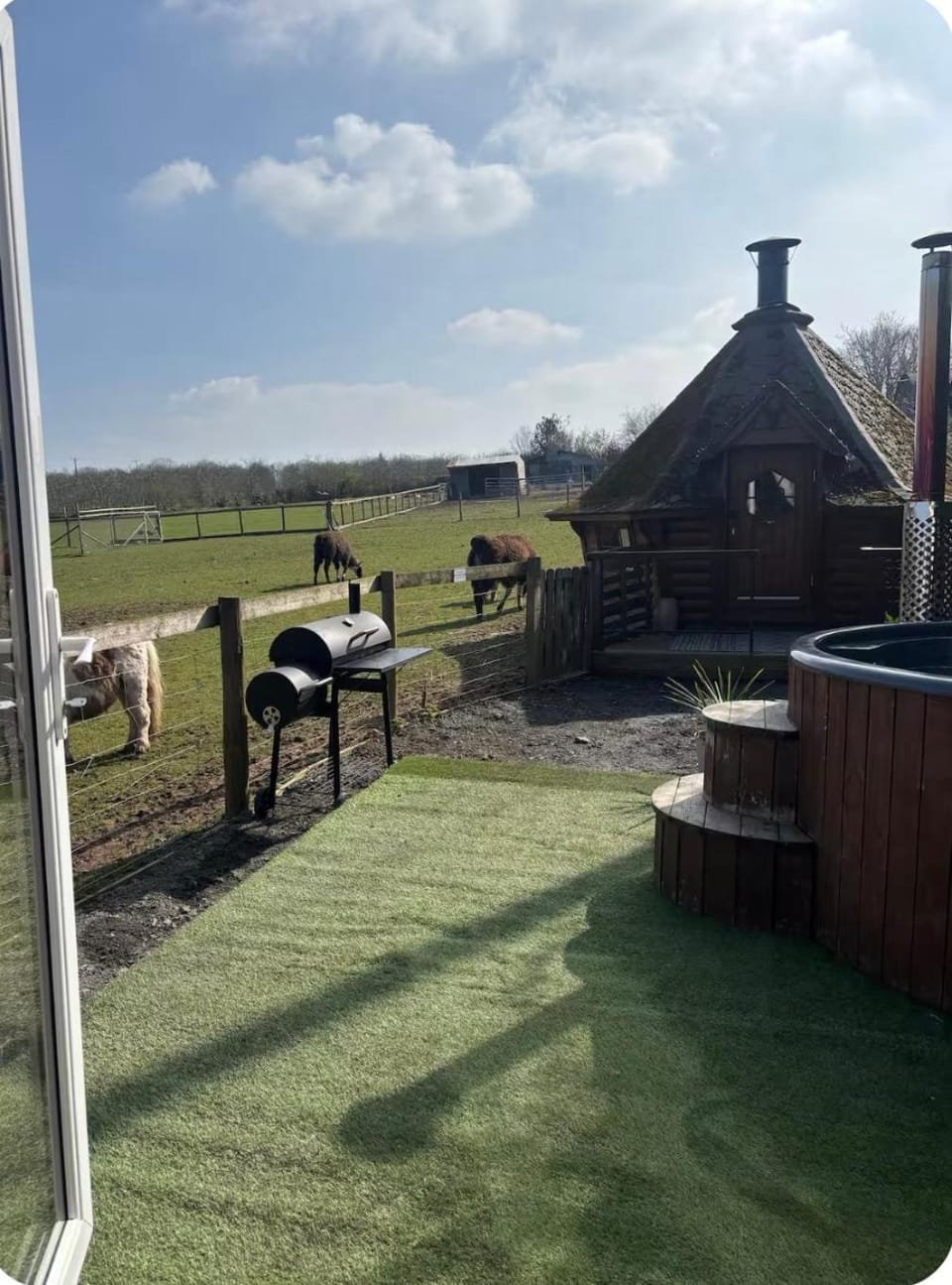 Bridie -rose rural shepherd hut , sleeps 4 with wood fuel hot tub -mini safari -on your doorstep small exotic animals Villa in Wales