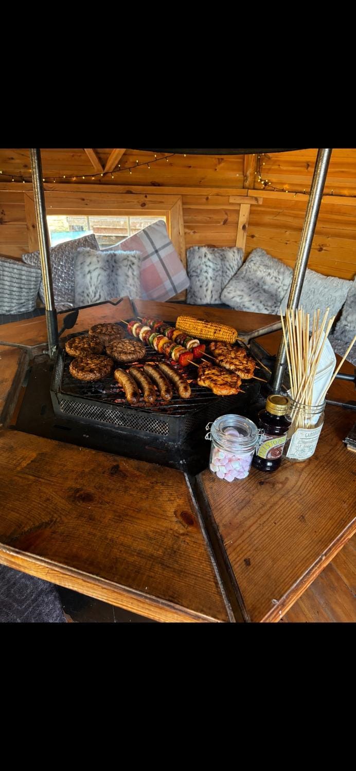 Bridie -rose rural shepherd hut , sleeps 4 with wood fuel hot tub Villa in England