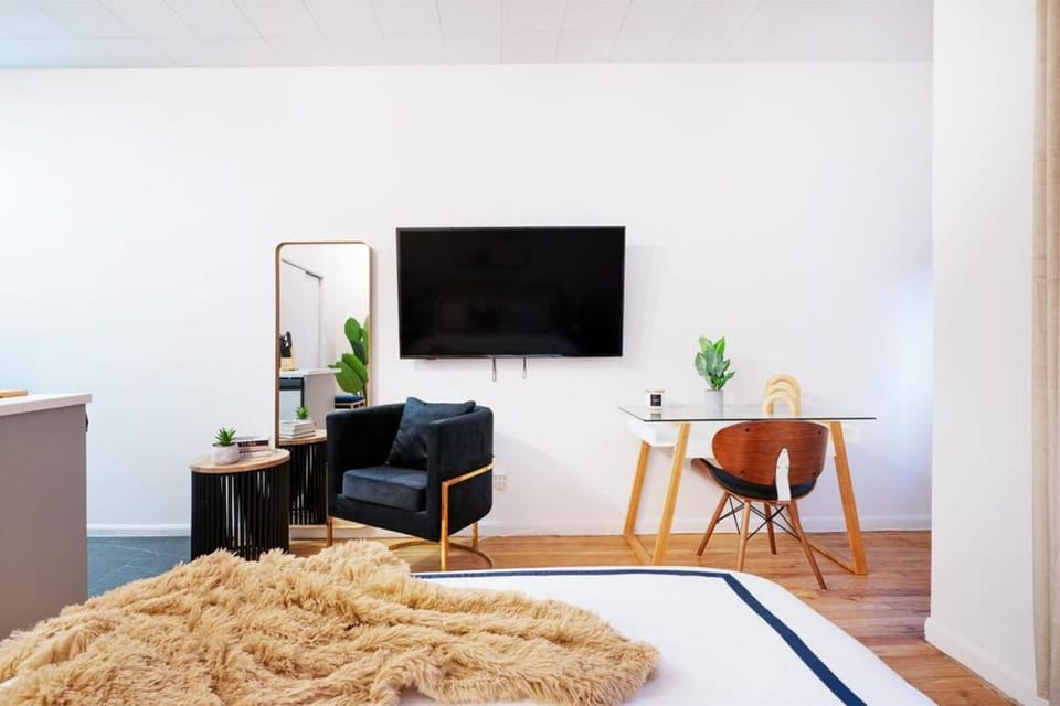 74-1C New Studio With private outdoors - GYM Apartment in Upper West Side