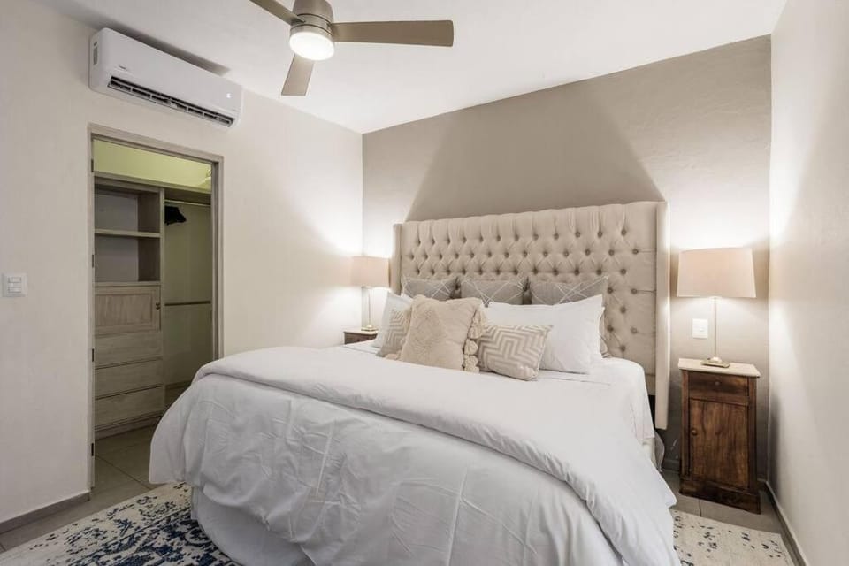 Bed, Bedroom, fireplace