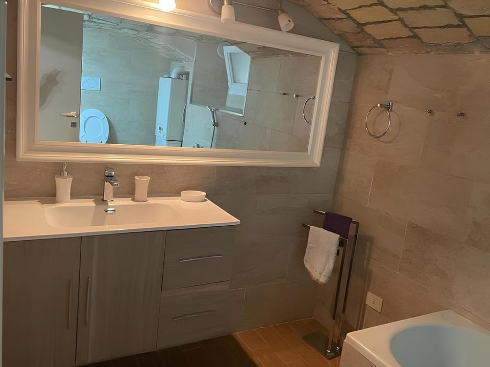 Shower, Toilet, Bathroom, Bath