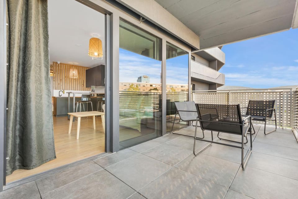 View (from property/room), Balcony/Terrace, Living room, Seating area