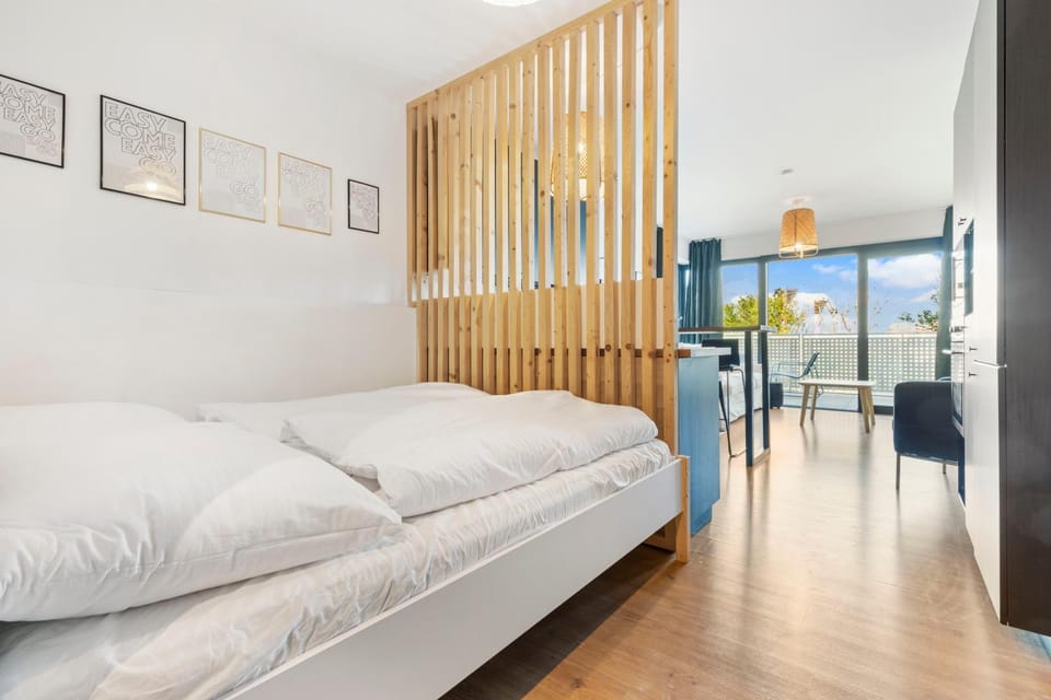 Bed, Living room, Photo of the whole room, Seating area, Bedroom
