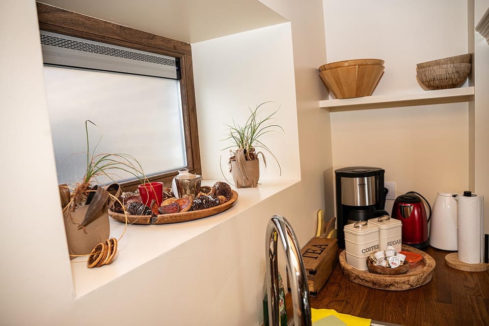 Coffee/tea facilities, kitchen