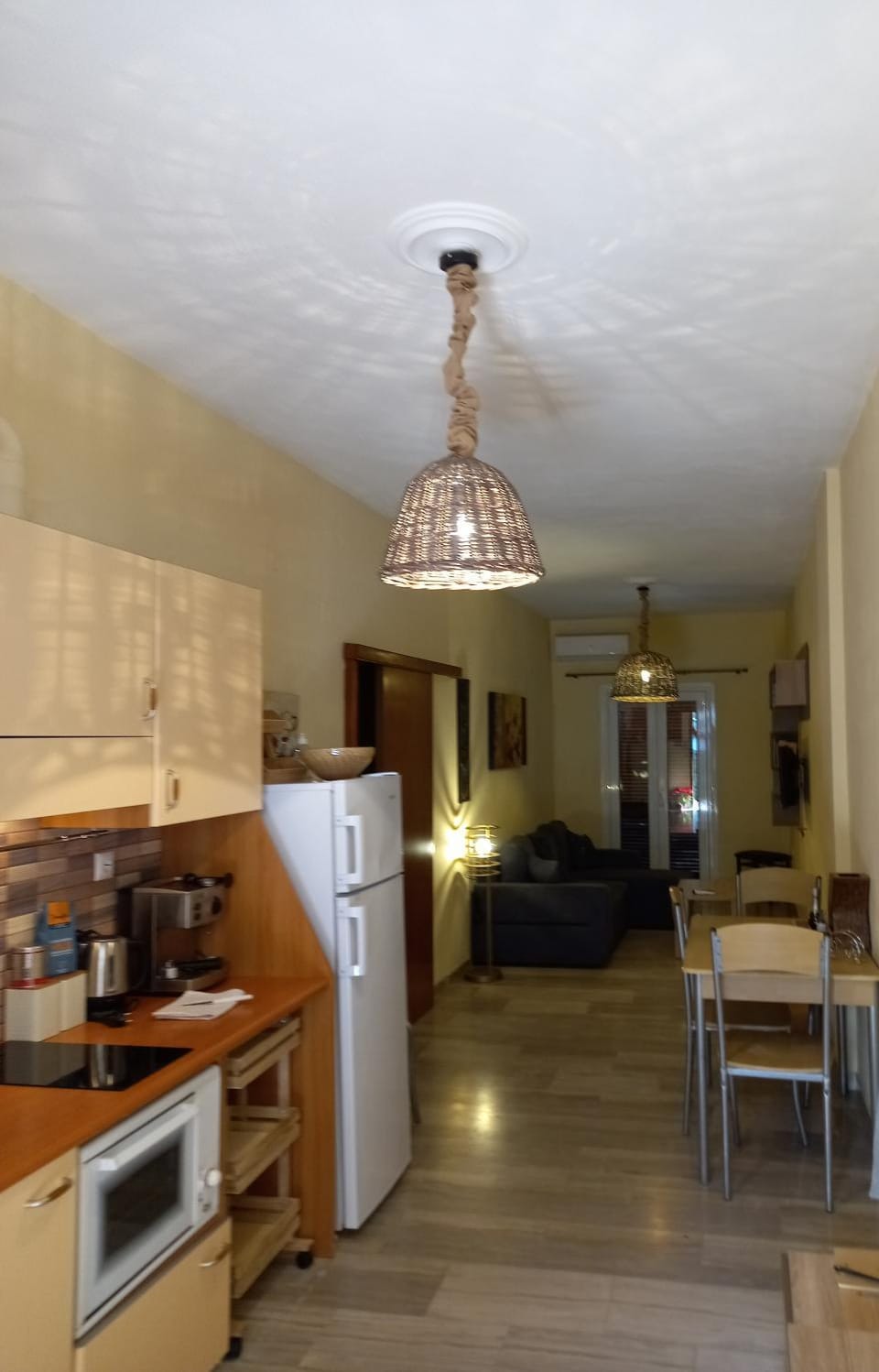 Kitchen or kitchenette, Dining area, stove