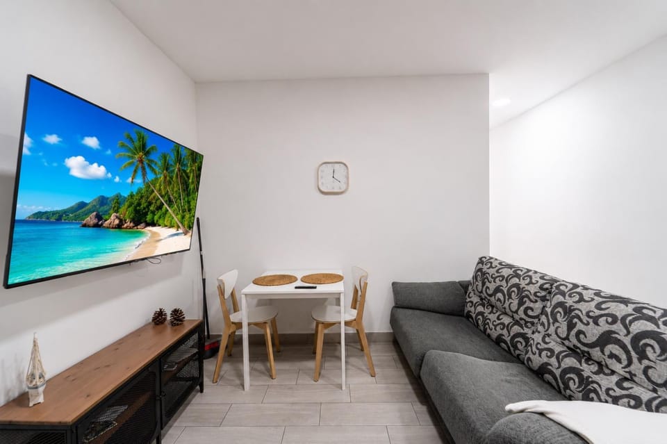 Mara 1 Playa del Burrero junto al mar wifi gratis By Canarias Prime Homes Apartment in Gran Canaria