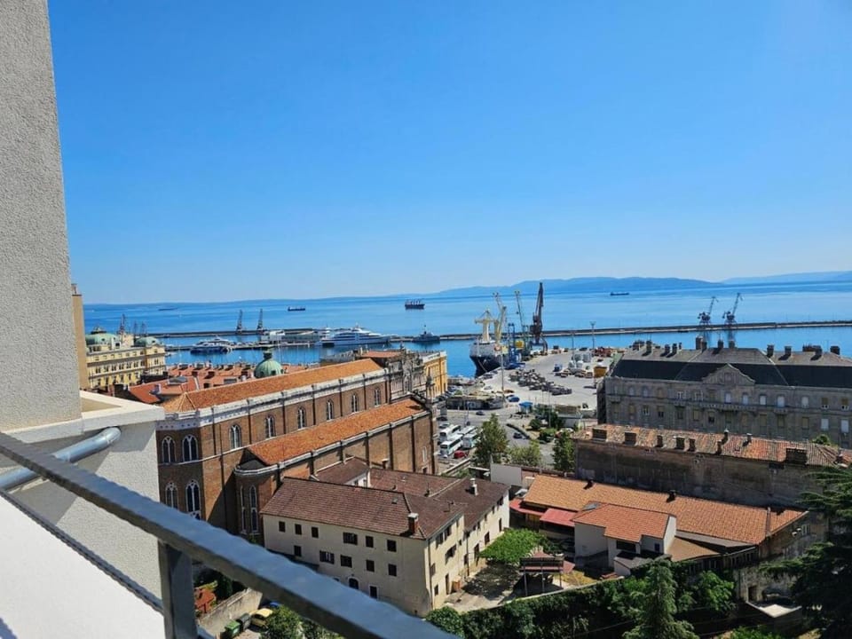 Nearby landmark, Day, Balcony/Terrace, City view, Sea view