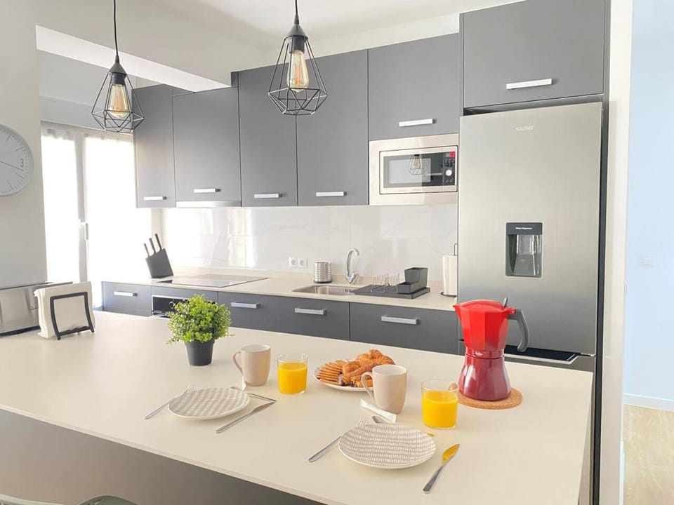 Kitchen or kitchenette, Food, minibar, stove, toaster