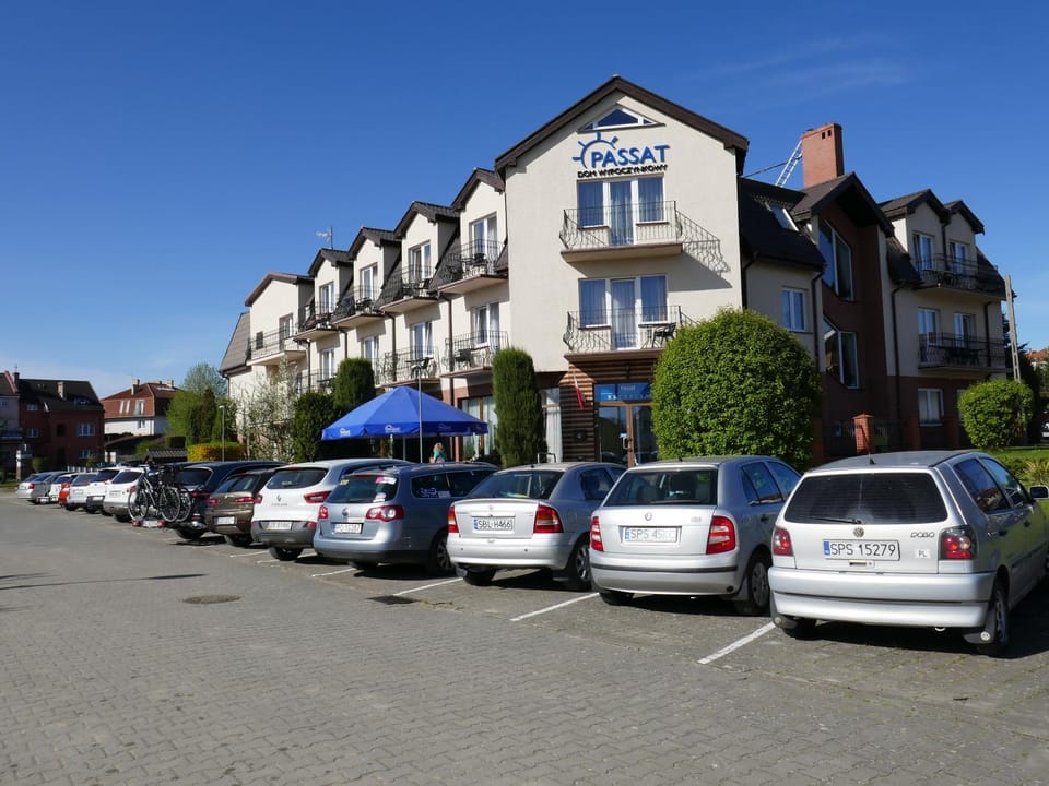 Facade/entrance, View (from property/room)