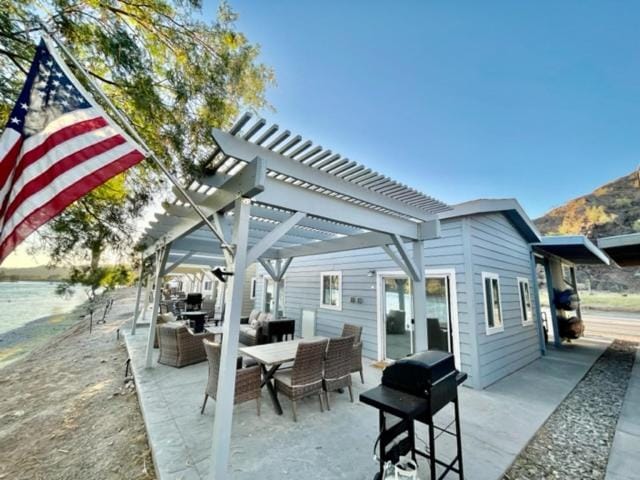 All-American Escape, Riverfront! House in Southern California