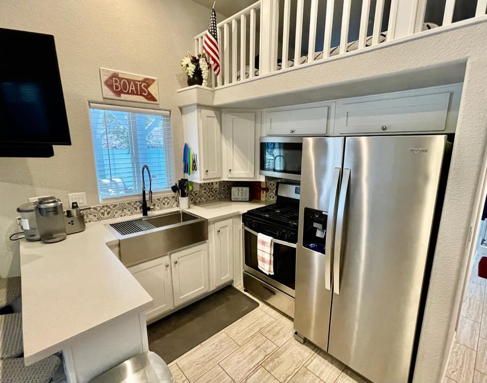 All-American Escape, Riverfront! House in Southern California