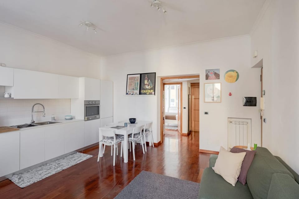 Living room, Dining area, oven