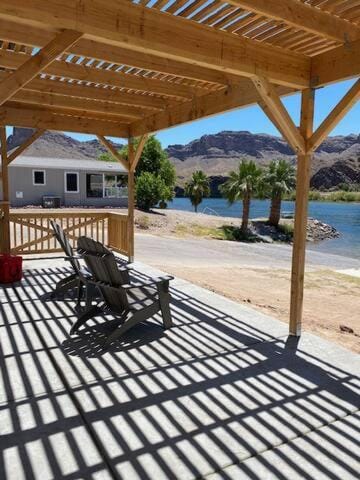 Dock Holiday! Waterfront cottage with boat ramp! House in Southern California