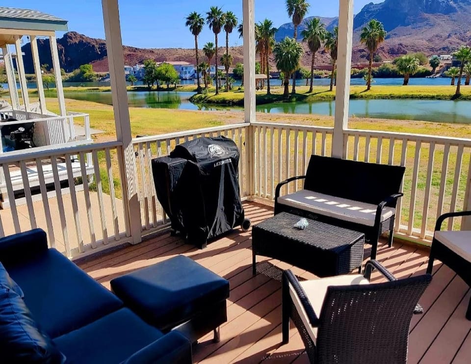 Rockin-River House, waterfront! House in Southern California