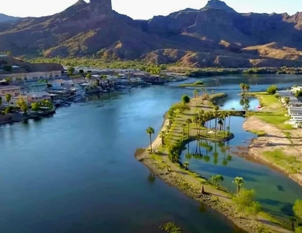 Rockin-River House, waterfront! House in Southern California