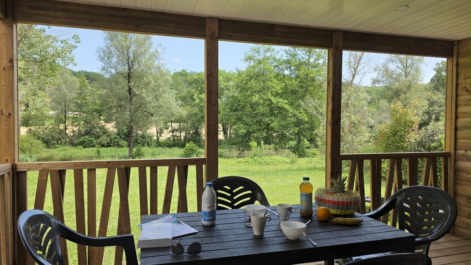 Patio, Dining area
