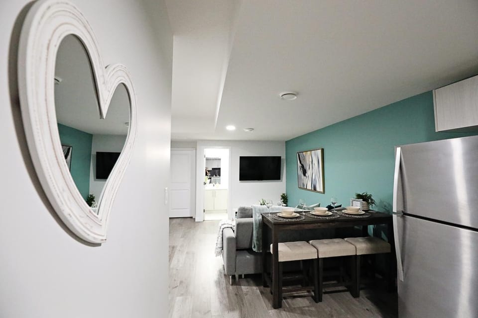 Kitchen or kitchenette, oven