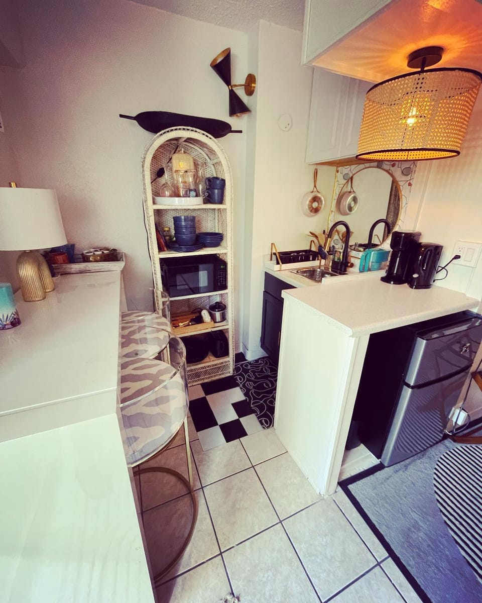 Seashore Waikiki studio 1 block from a beach No Resort Fees Apartment in Honolulu