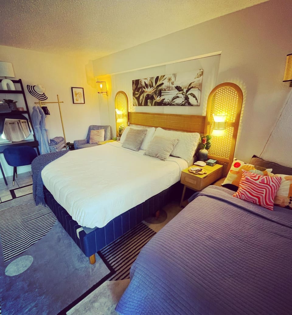 Seashore Waikiki studio 1 block from a beach No Resort Fees Apartment in Honolulu