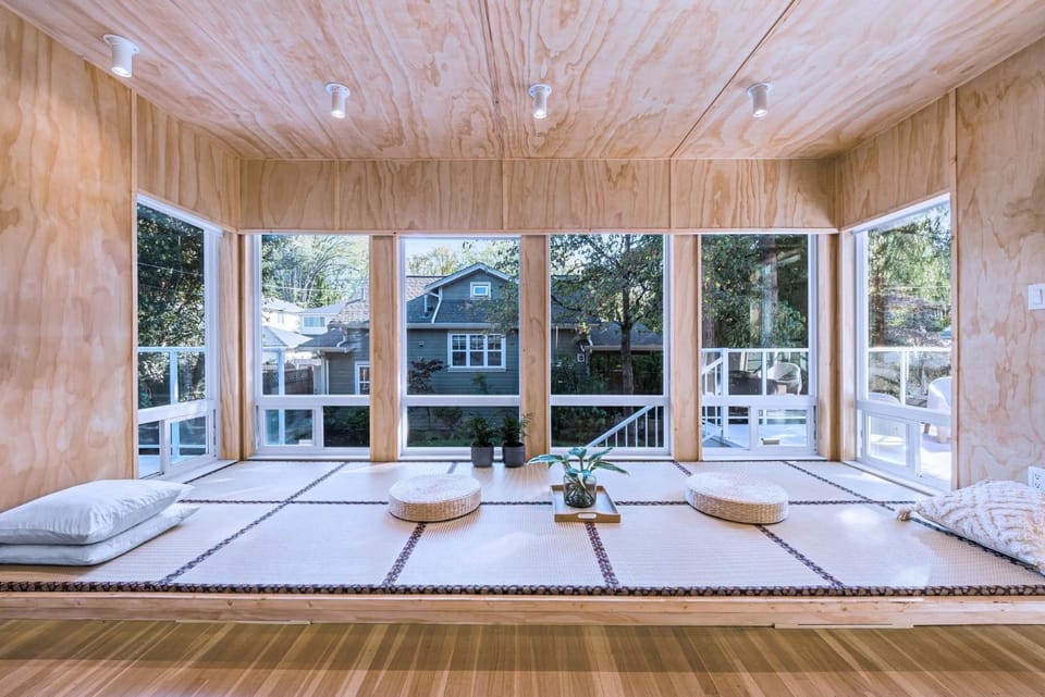 Three-Tree Villa-Central Location House in Vancouver