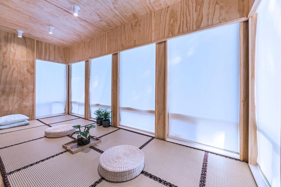 Three-Tree Villa-Central Location House in Vancouver