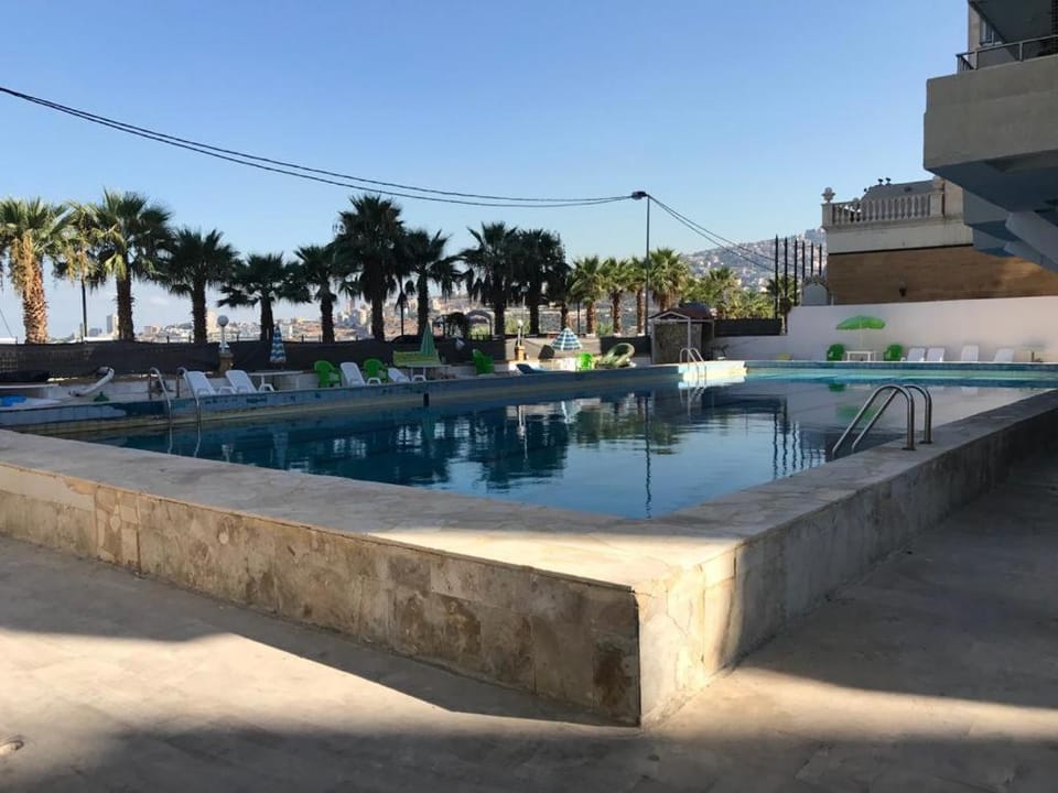 Property building, Other, Swimming pool, sunbed