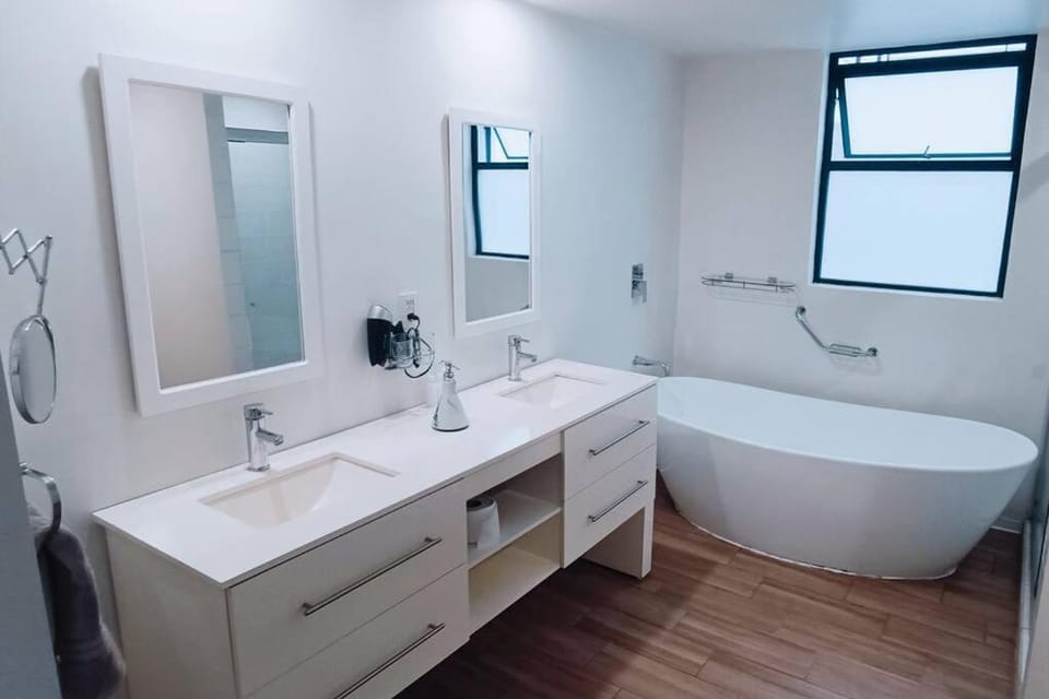 Bathroom, Bath, towels
