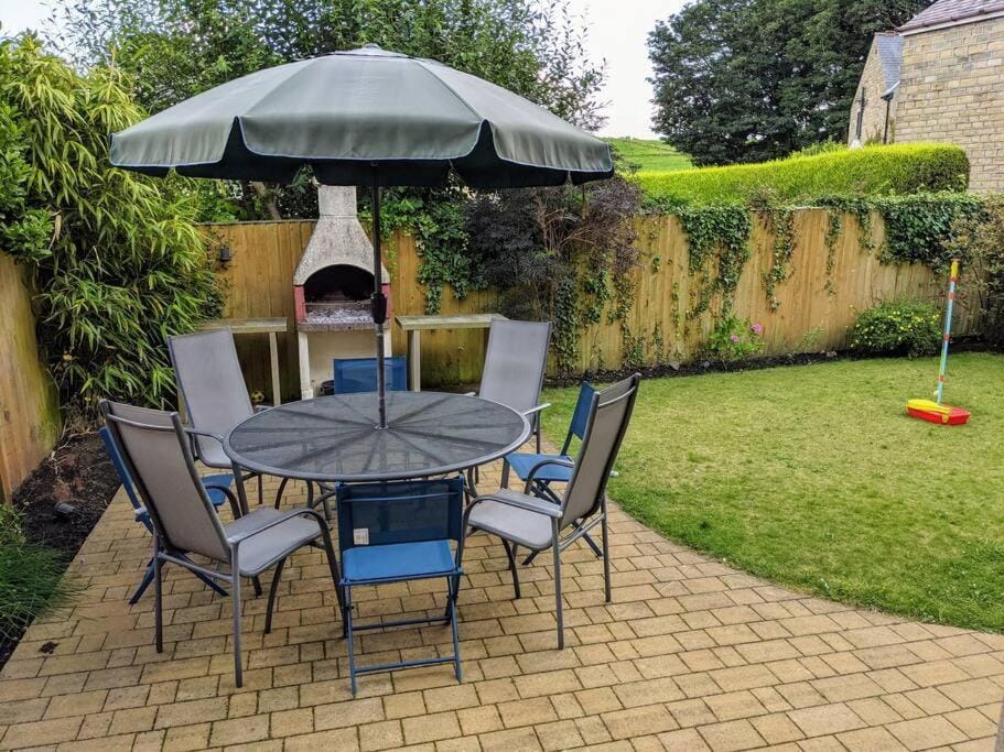Detached 4 Bedroom Luxury Home House in Calderdale