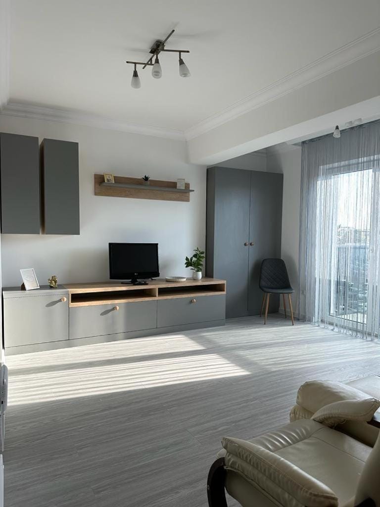 Communal lounge/ TV room, TV and multimedia, Kitchen or kitchenette, Living room, Seating area, Evening entertainment